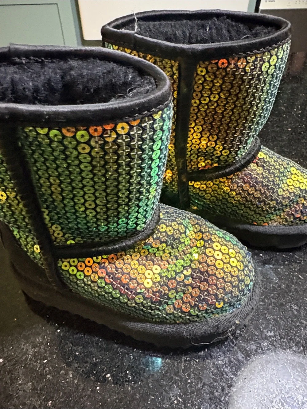 UGG Kids Sequin Boots in Iridescent Green-Yellow